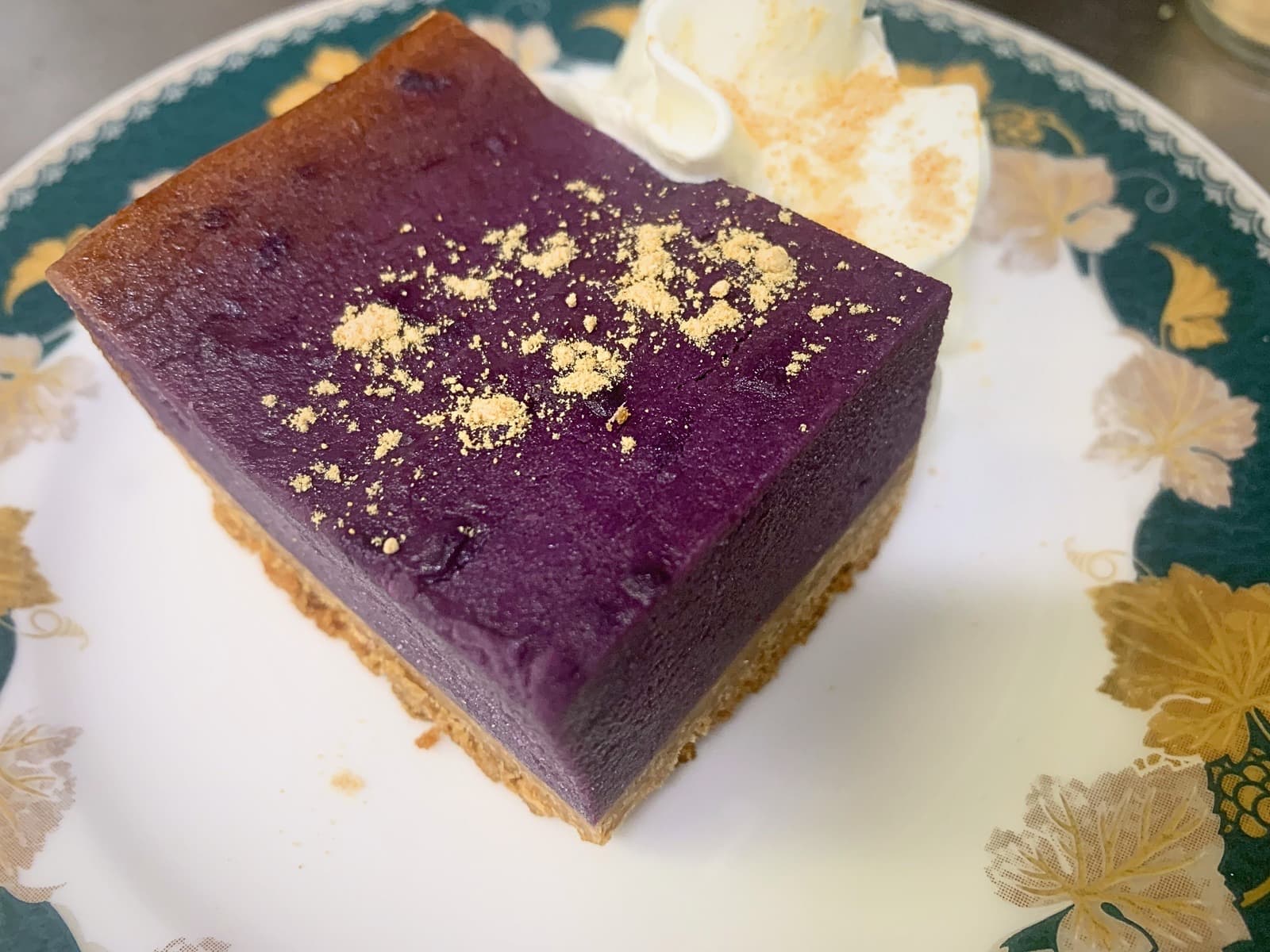 Murasakiimo Cake